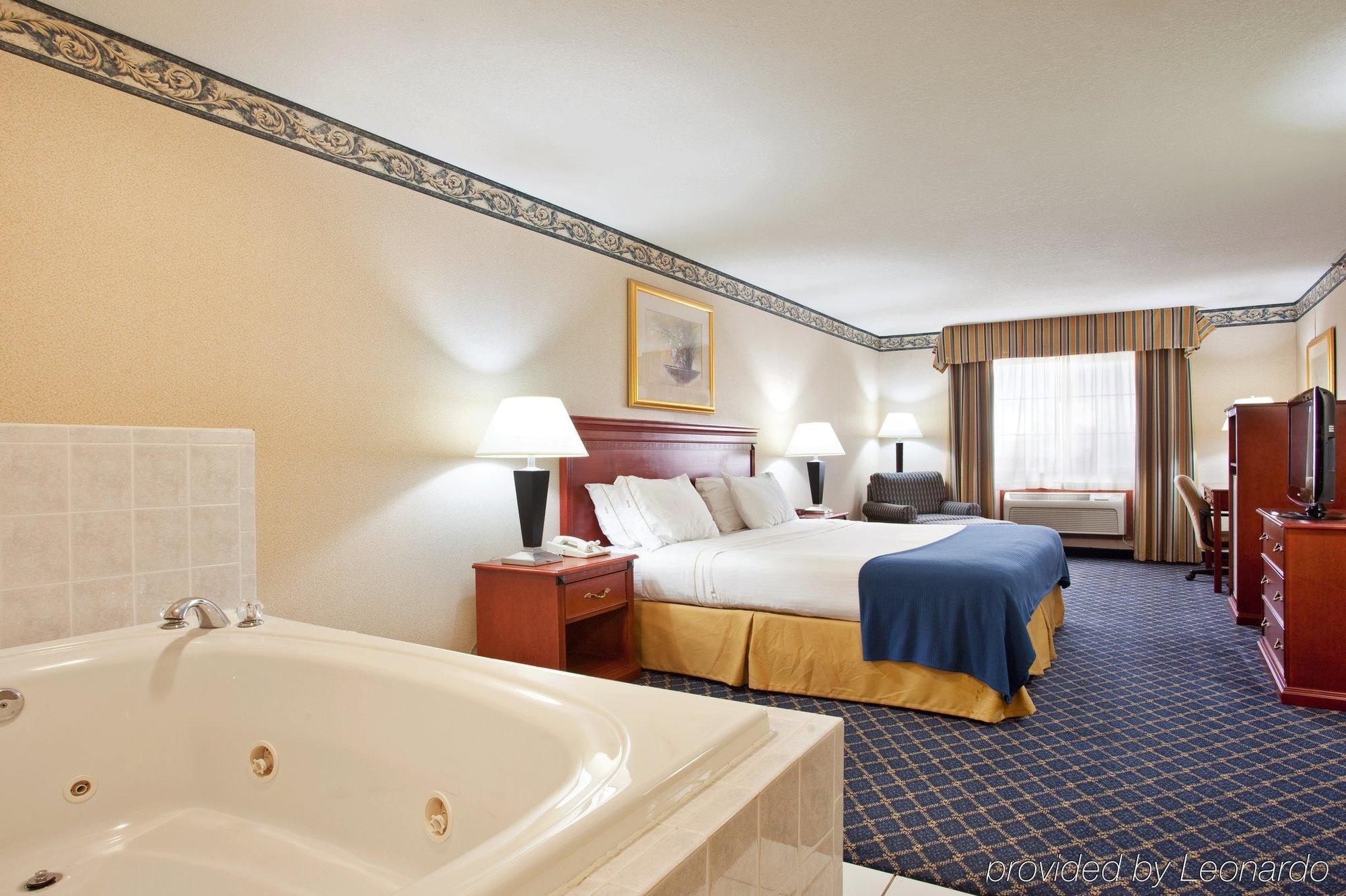 Holiday Inn Express & Suites Danville By Ihg Værelse billede